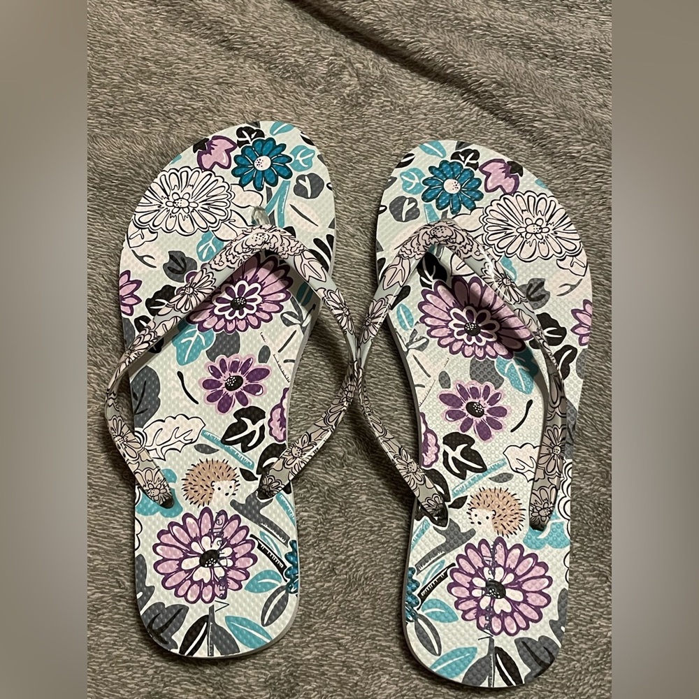 NWOT- Vera Bradley- Flip Flops- Size Medium (7-8)
